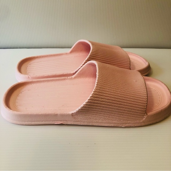 Women's Size 8 Pale Blush Pink Slide Flat Slippers Comfy Water Shoes - Picture 5 of 6